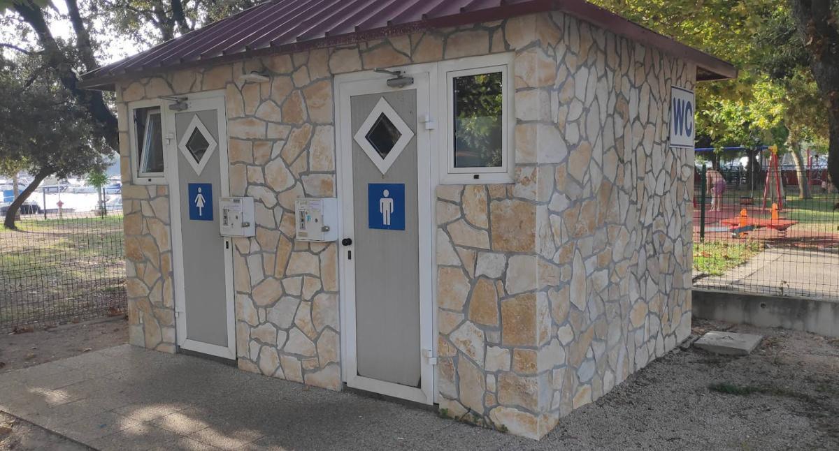 Public Toilet (Punat) 0,50 Cents Fee