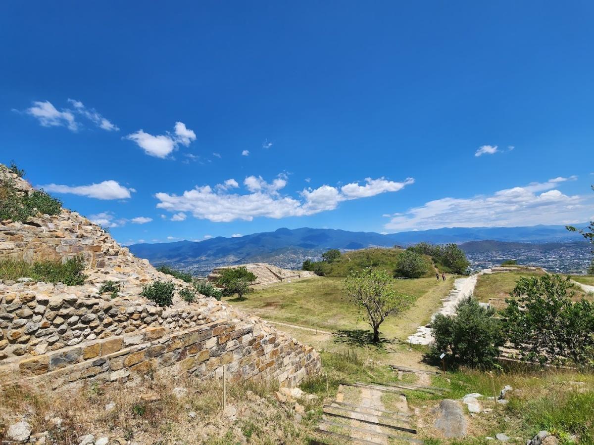 Zona Arqueológica de Atzompa Zona Arqueológica de Atzompa