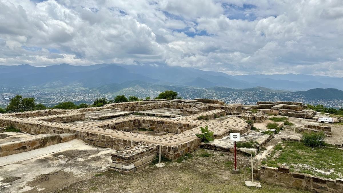 Zona Arqueológica de Atzompa Zona Arqueológica de Atzompa