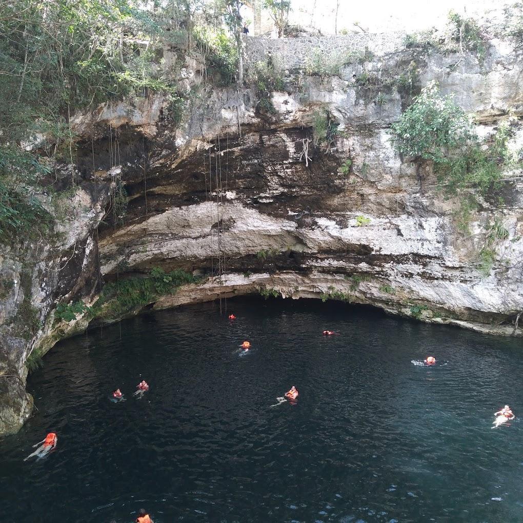 Cenote sagrado de Chichén Itzá Cenote sagrado de Chichén Itzá