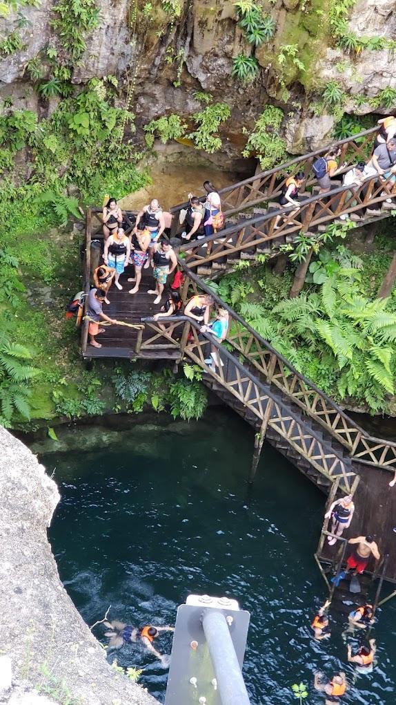 Cenote sagrado de Chichén Itzá Cenote sagrado de Chichén Itzá