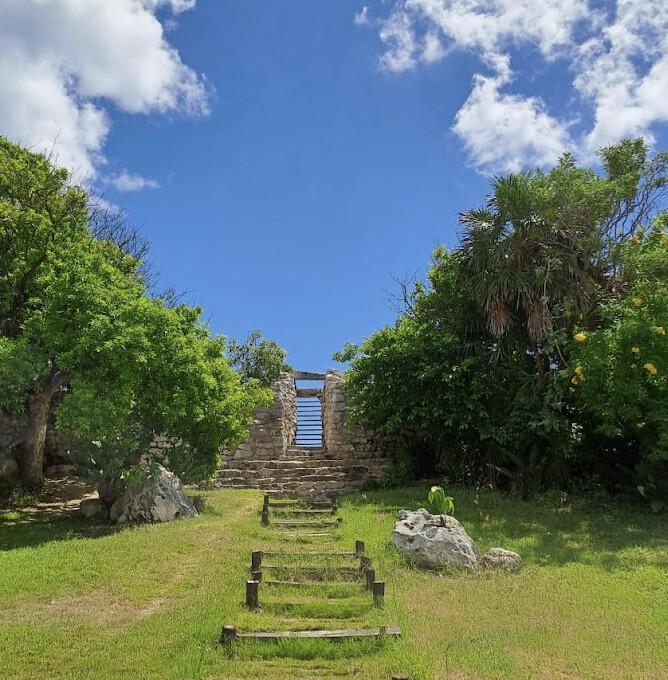 Zona Arqueológica de El Rey Zona Arqueológica de El Rey
