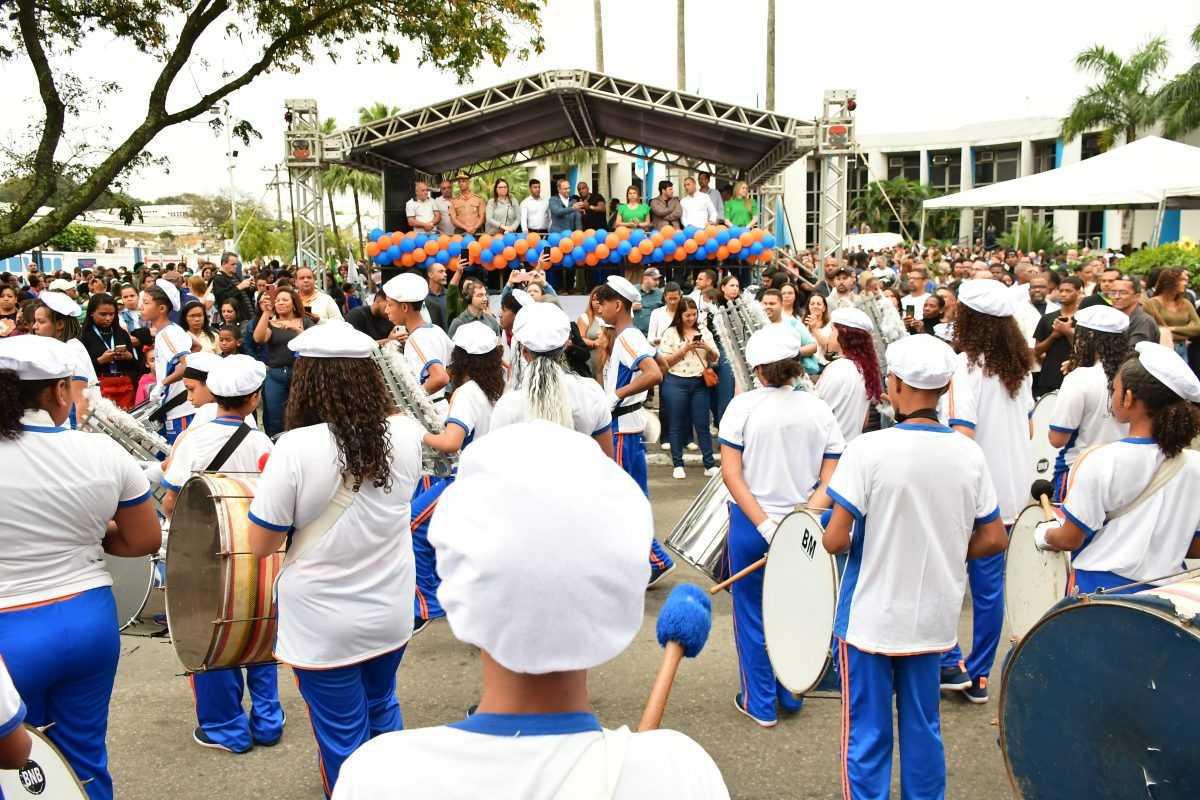 Desfile cívico em Nova Iguaçu celebra 203 anos da Independência com grande participação