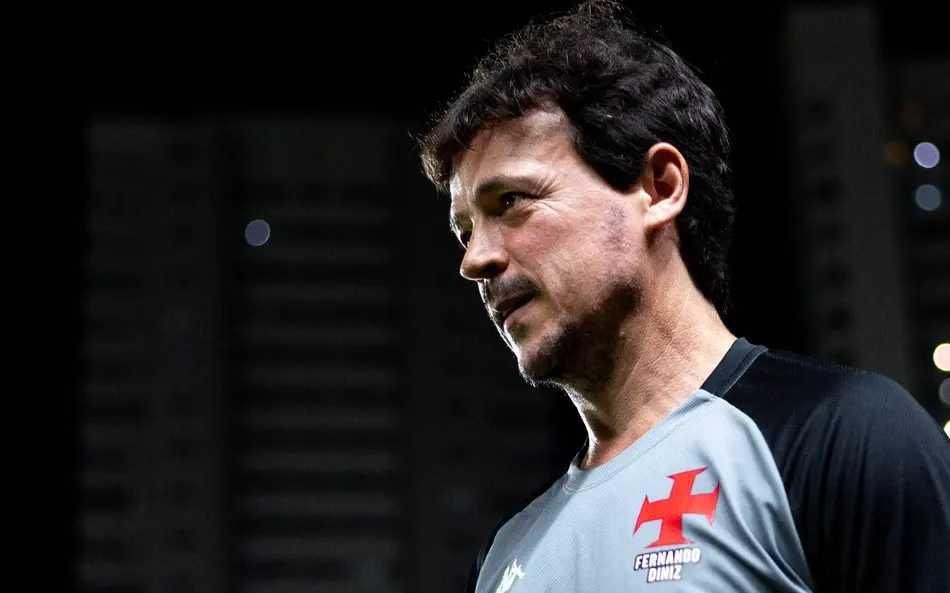 Vasco mantém cautela com reforços, mas aposta em retornos para clássico decisivo