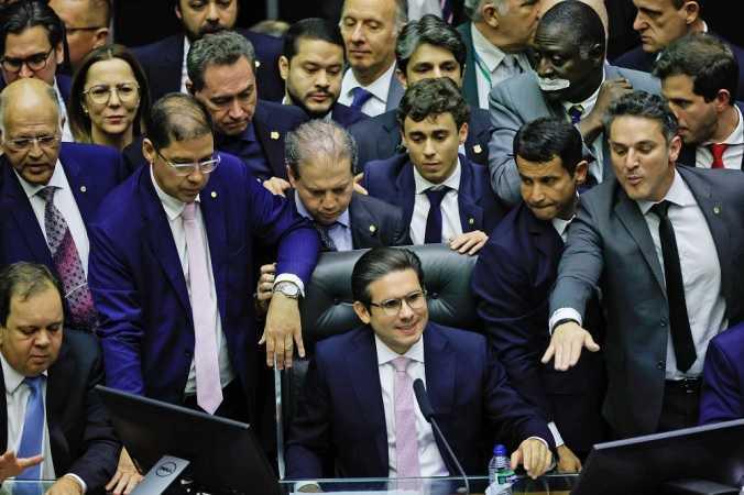 Após voto de Fux, oposição aposta em habeas corpus e pressão por anistia a Bolsonaro