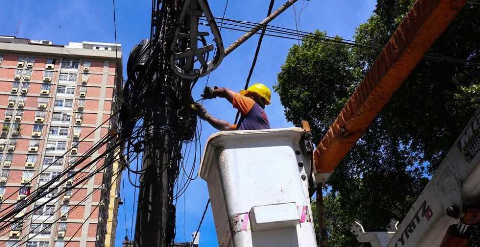 Justiça determina prazo para ENEL religar a luz quando houver queda do serviço em Niterói