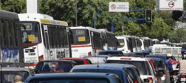 Falta de dados sobre acidentes e congestionamentos agrava mobilidade em Niterói