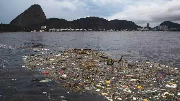 Poluição por esgoto compromete balneabilidade das praias de Niterói, alertam especialistas