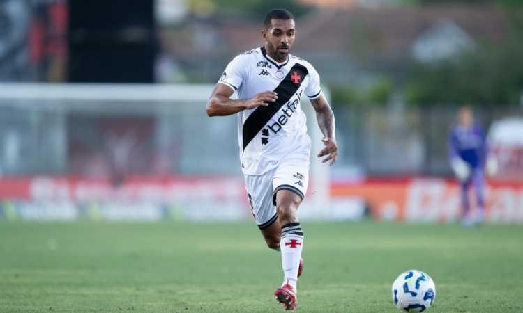Paulo Henrique, do Vasco, é convocado por Ancelotti para a seleção na vaga de Wesley