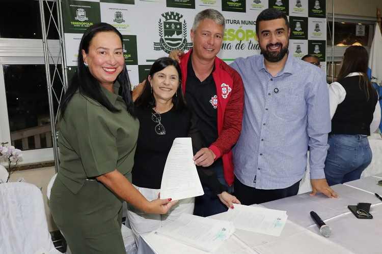 Prefeitura de Teresópolis oficializa convênios com clubes recreativos para a implementação do Passaporte Azul 