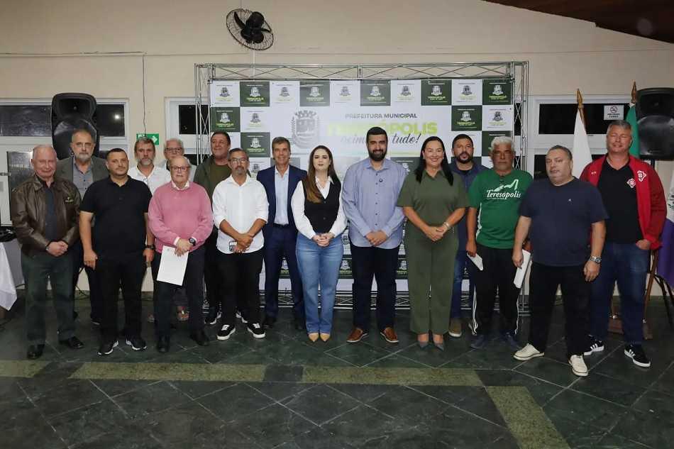 Prefeitura de Teresópolis oficializa convênios com clubes recreativos para a implementação do Passaporte Azul 