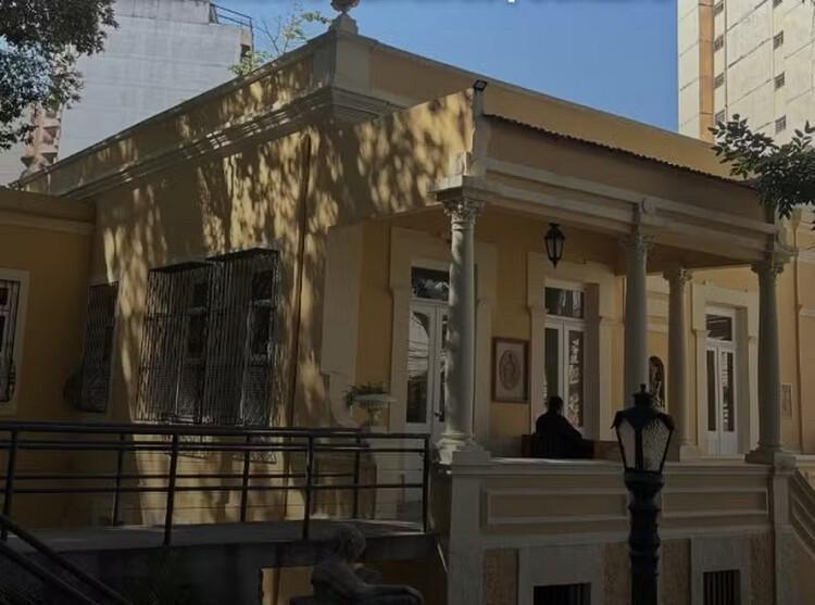 Abaixo-assinado com 1.800 assinaturas tenta evitar corte de árvores em museu de Niterói