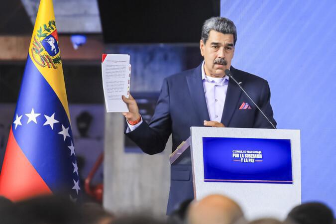 Maduro critica ‘golpes de Estado da CIA’ após Trump autorizar operações na Venezuela