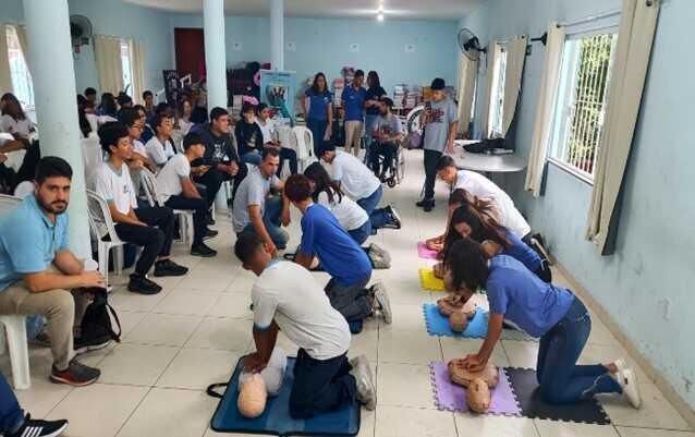 Alunos cívico-militares de São Pedro da Aldeia aprendem técnicas de salvar vidas