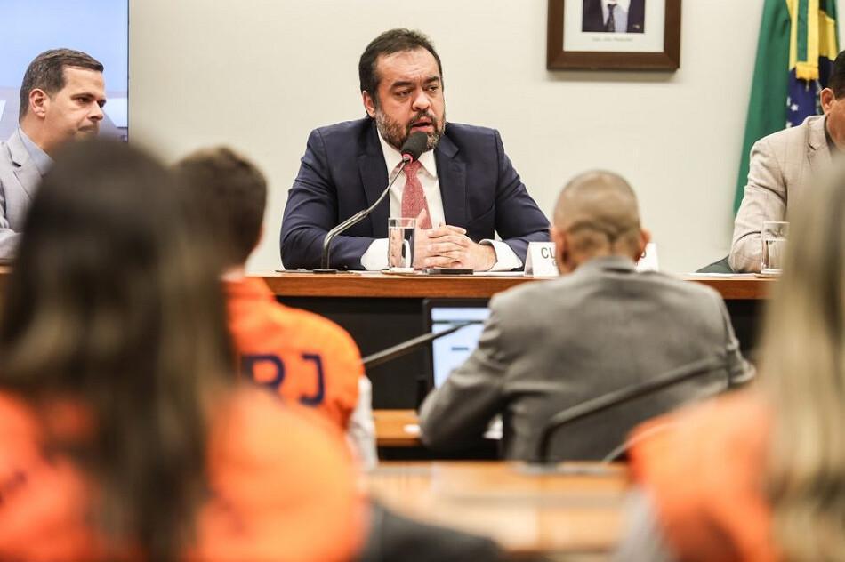 Castro pede lei mais dura na Câmara dos Deputados Castro pede lei mais dura na Câmara dos Deputados