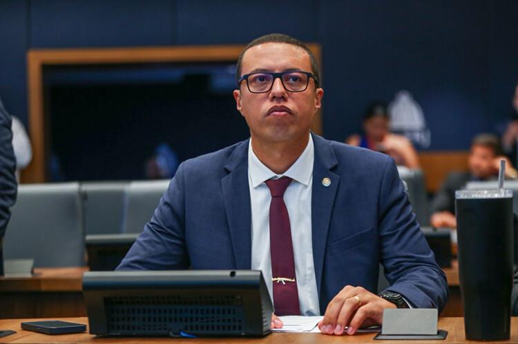 Alerj discute projeto que torna Libras disciplina obrigatória no Ensino Médio do Rio Alerj discute projeto que torna Libras disciplina obrigatória no Ensino Médio do Rio
