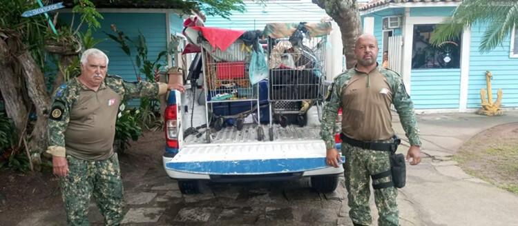Guarda Civil Municipal de Cabo Frio desmonta acampamento irregular nas Palmeiras Guarda Civil Municipal de Cabo Frio desmonta acampamento irregular nas Palmeiras