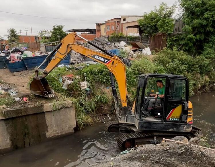Prefeitura de Meriti e INEA realizam ações de limpeza no Canal do Sobec Prefeitura de Meriti e INEA realizam ações de limpeza no Canal do Sobec