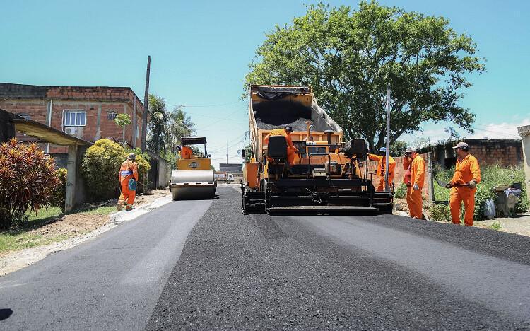Obras de pavimentação avançam no bairro Monte Verde e transformam a realidade dos moradores de Itaboraí