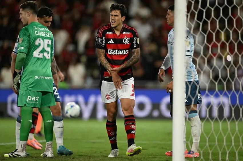 Pedro fratura o braço e desfalca o Flamengo