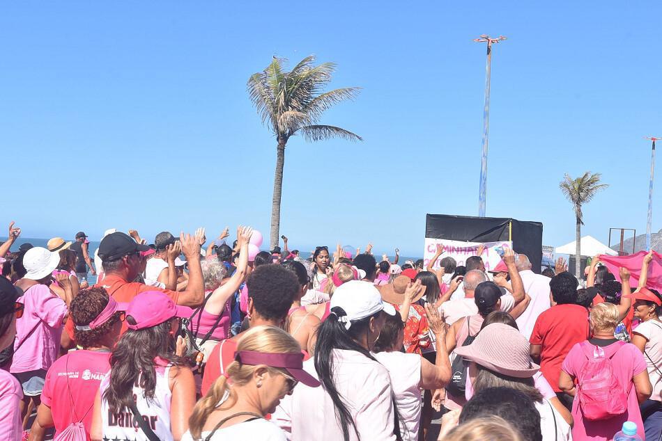 Outubro Rosa: Caminhada da Terceira Idade reúne centenas de pessoas em Maricá Outubro Rosa: Caminhada da Terceira Idade reúne centenas de pessoas em Maricá