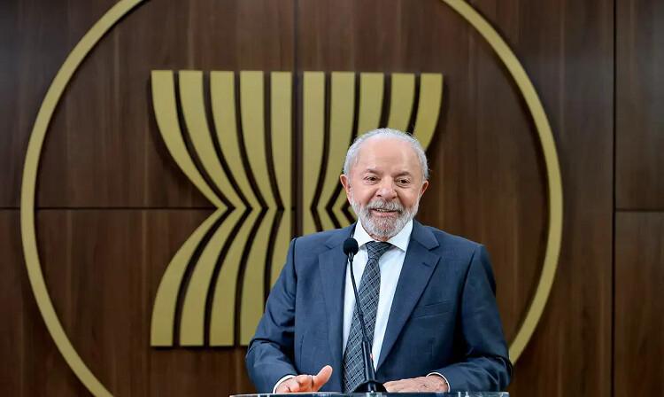 Recursos obtidos com petróleo serão usados na transição energética, segundo presidente Lula Recursos obtidos com petróleo serão usados na transição energética, segundo presidente Lula