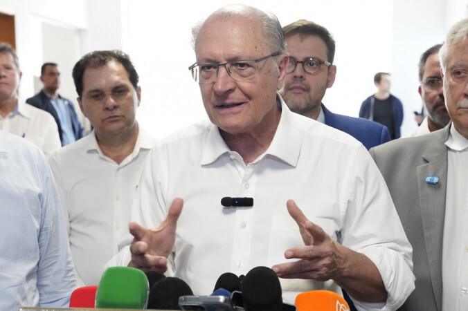Alckmin defende projeto que retira até R$ 30 bilhões do teto de gastos para Defesa Alckmin defende projeto que retira até R$ 30 bilhões do teto de gastos para Defesa