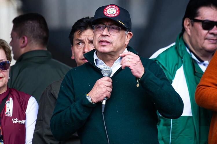 Petro reage a sanções de Trump e diz que nunca ficará “de joelhos” Petro reage a sanções de Trump e diz que nunca ficará “de joelhos”