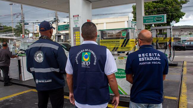 Governo do Estado do Rio intensifica ações contra fraudes no setor de combustíveis Governo do Estado do Rio intensifica ações contra fraudes no setor de combustíveis