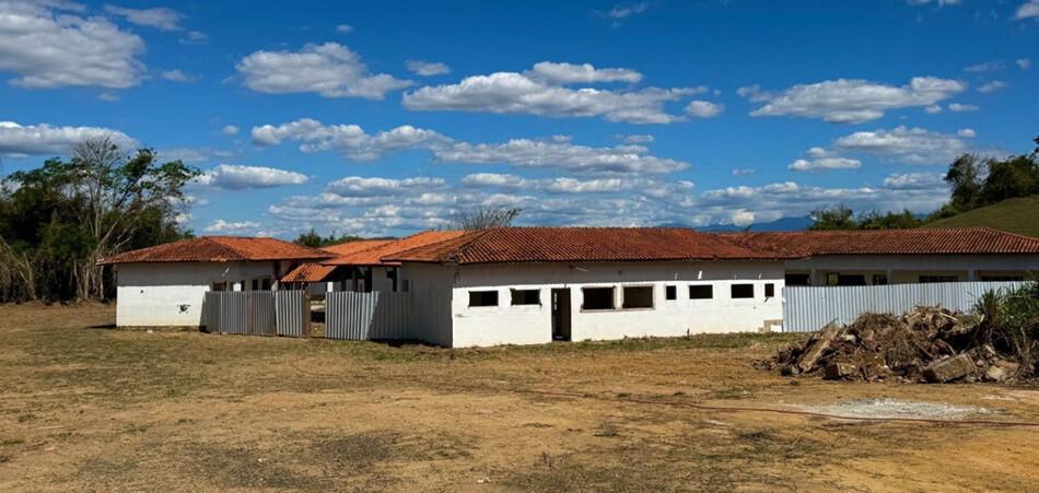 Prefeitura de Itatiaia retoma obras da escola de 6 salas do FNDE, após paralisação dos serviços há 10 anos Prefeitura de Itatiaia retoma obras da escola de 6 salas do FNDE, após paralisação dos serviços há 10 anos