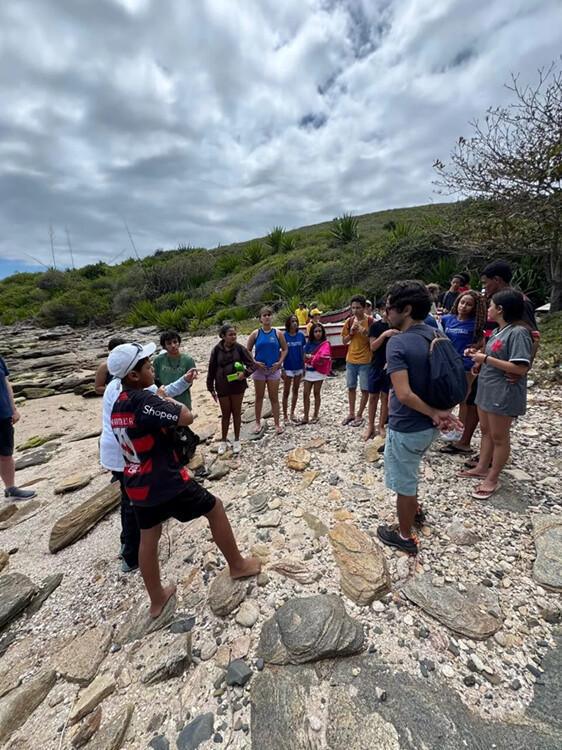 Geossítios do Peró, em Cabo Frio, são tema de aula de campo com alunos da Escola Municipal Evaldo Salles Geossítios do Peró, em Cabo Frio, são tema de aula de campo com alunos da Escola Municipal Evaldo Salles
