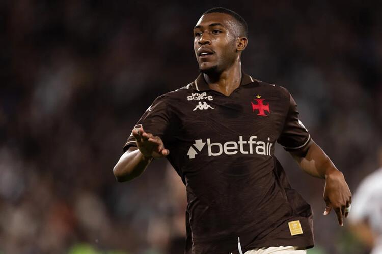 Com sete vitórias em 11 jogos, Vasco é líder do returno do Brasileirão