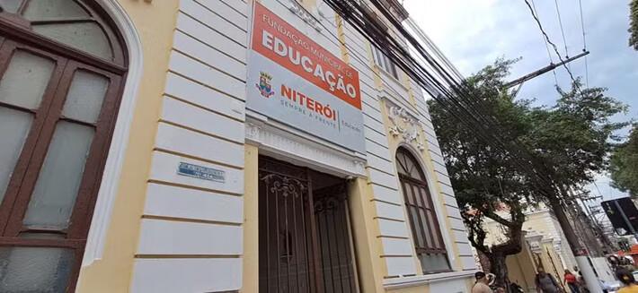 Justiça proíbe vereadores de Niterói de fiscalizar escolas municipais Justiça proíbe vereadores de Niterói de fiscalizar escolas municipais
