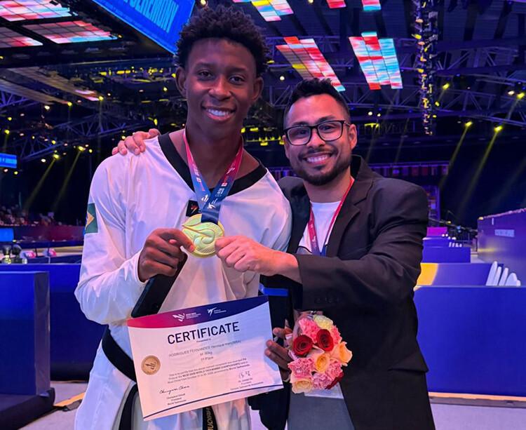 Itaboraiense Henrique Marques é campeão mundial de Taekwondo na China Itaboraiense Henrique Marques é campeão mundial de Taekwondo na China