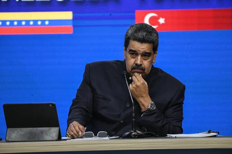 Maduro acusa presidente do Equador de narcotráfico junto com os EUA Maduro acusa presidente do Equador de narcotráfico junto com os EUA