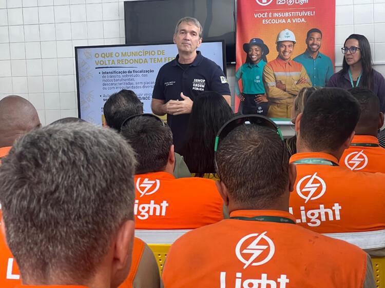 Ordem Pública de Volta Redonda capacita funcionários da Light sobre segurança no trânsito Ordem Pública de Volta Redonda capacita funcionários da Light sobre segurança no trânsito