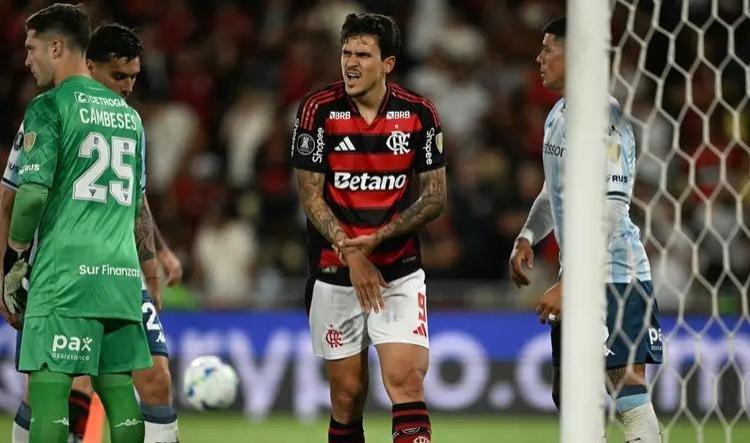 Pedro fratura o braço e desfalca o Flamengo