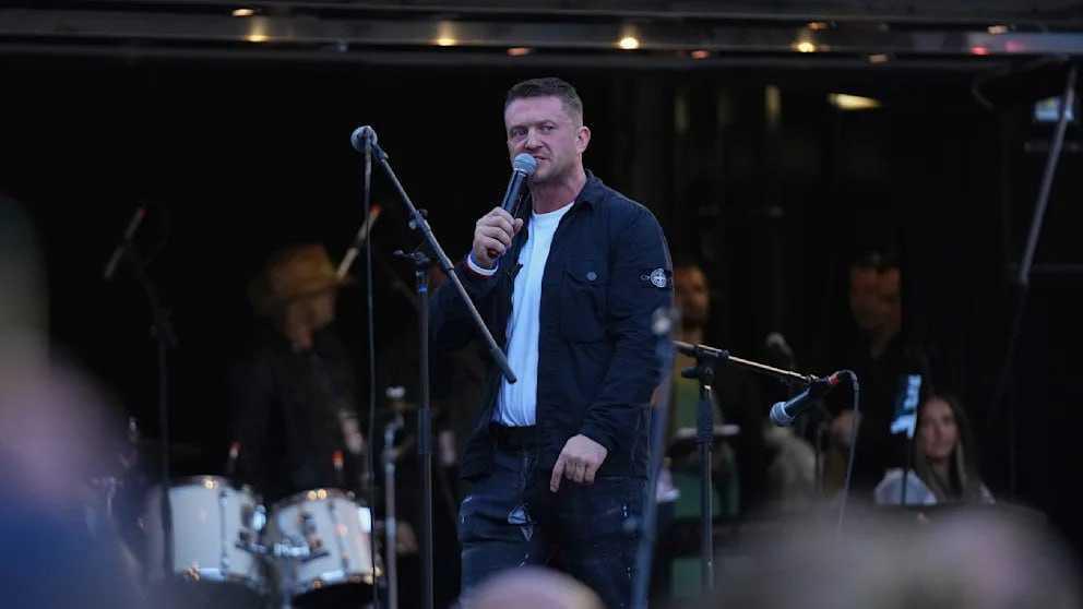 مشجع كرة قدم سابق يقود أكبر احتجاج ضد الهجرة في بريطانيا