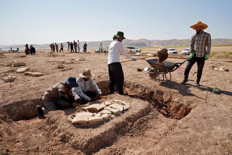 جفاف العراق يكشف عن أسرار مدفونة منذ آلاف السنين جفاف العراق يكشف عن أسرار مدفونة منذ آلاف السنين