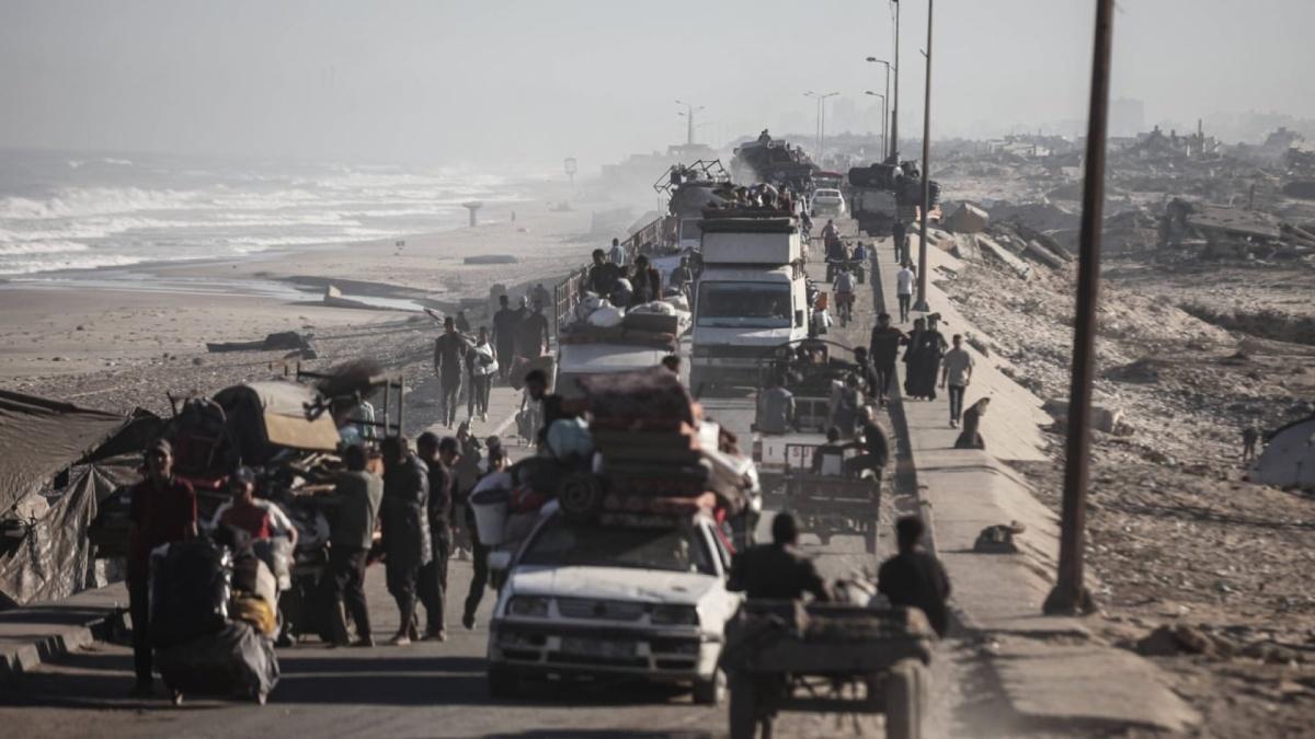 أزمة المغاربة العالقين في غزة بين نداءات الاستغاثة وتعقيدات الحرب أزمة المغاربة العالقين في غزة بين نداءات الاستغاثة وتعقيدات الحرب