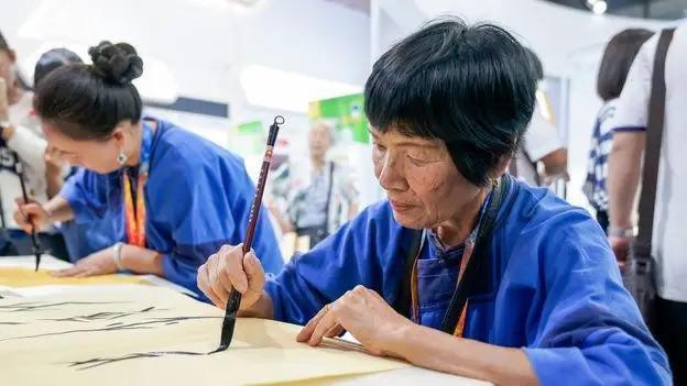 "نوشو": لغة النساء السرية في الصين تعود إلى الحياة بعد قرون من الغياب 