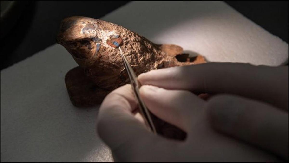 سر الأزرق المصري القديم: كيف أعاد العلماء إحياء أقدم صبغة صناعية في العالم