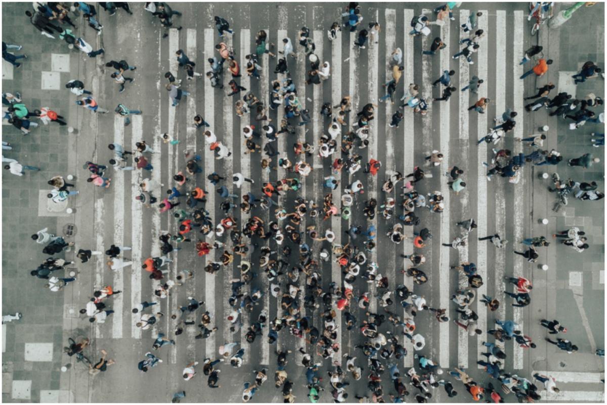 نقطة التحول الرياضية في حركة المشاة: 13 درجة تفصل بين النظام والفوضى نقطة التحول الرياضية في حركة المشاة: 13 درجة تفصل بين النظام والفوضى