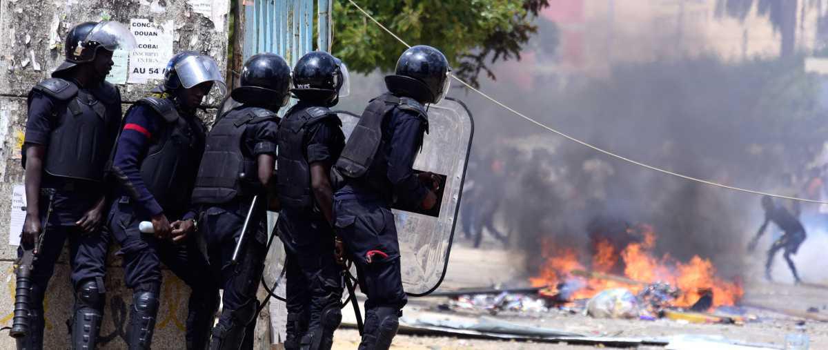 جنوب أفريقيا بين غضب الملاعب وقلق الكنائس والخوف من الجريمة