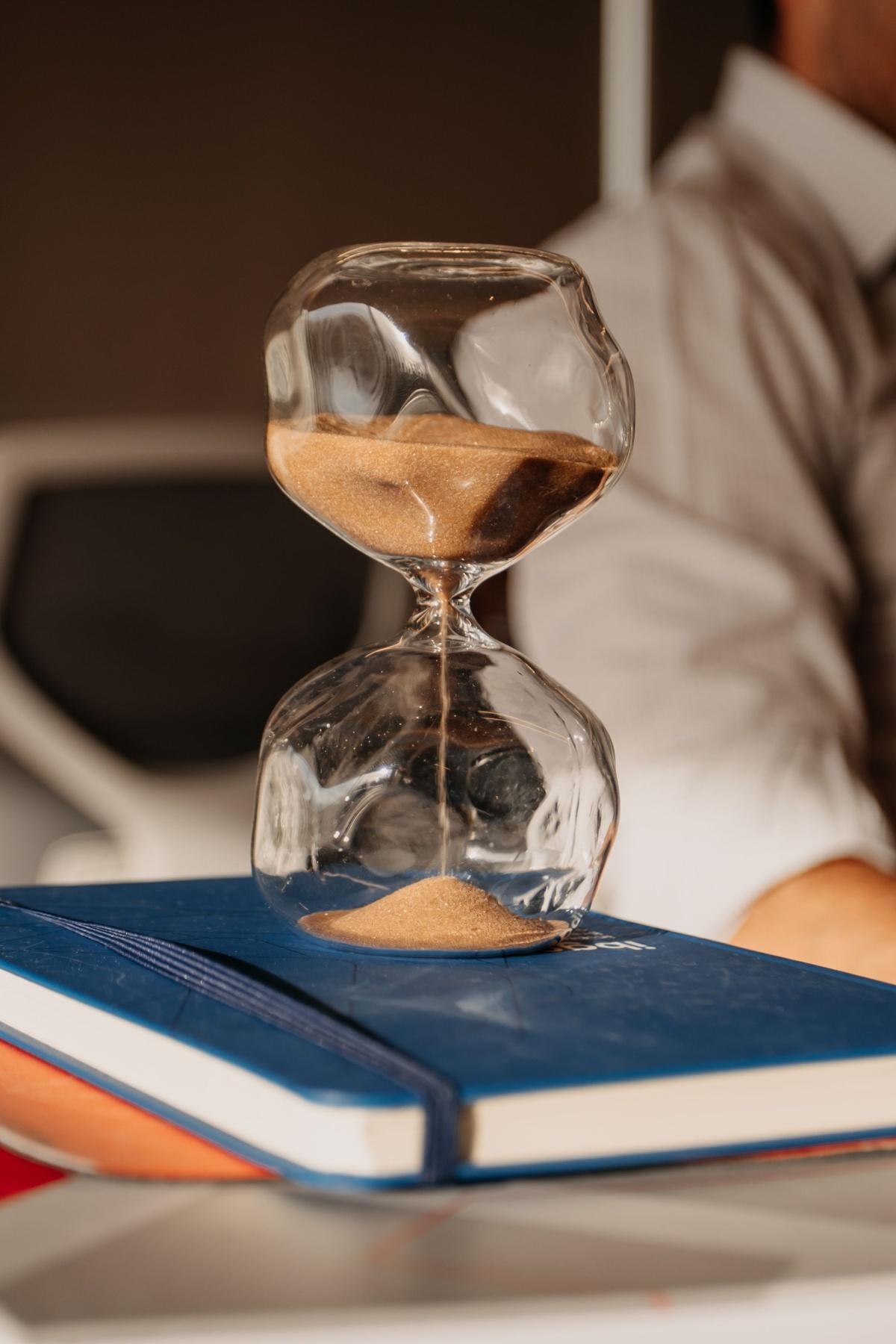 دليل إتقان الوقت والتركيز: 6 استراتيجيات مثبتة لتحقيق أقصى إنتاجية بمجهود أقل