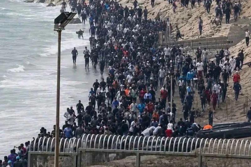 الداخلية: أحداث معابر سبتة ومليلية جاءت نتيجة استغلال مغرض للفضاء الرقمي وترويج معلومات مضللة