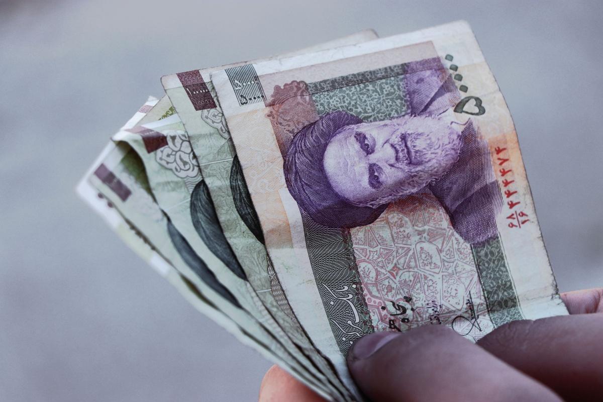 أزمة المعيشة في إيران: أسعار القبور تكشف أثر انهيار الريال