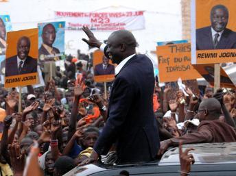 Son ambition d’être le 4eme président du Sénégal le pousse à user de tous ses moyens pour reconquérir le cœur des Sénégalais. Idrissa Seck a très tôt pris d’assaut les rues de Dakar pour contester la candidature de Wade à l’occasion de la marche