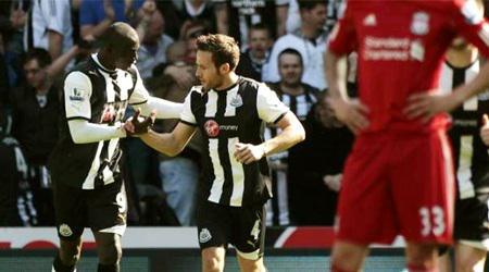 FOOTBALL - 31E JOURNEE PREMIER LEAGUE (ANGLETERRE) Un doublé de Cissé enfonce les Reds