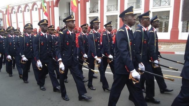 PHOTOS Direct du défilé à la place de l'Indépendance